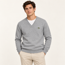 Cargar imagen en el visor de la galería, Suéter Lacoste Regular Fit Cuello V