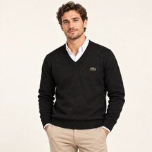 Cargar imagen en el visor de la galería, Suéter Ligero Lacoste Regular Fit Cuello V