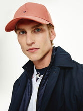 Cargar imagen en el visor de la galería, Gorro Tommy Hilfiger Coral
