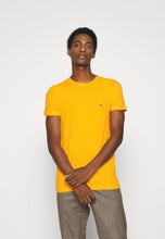 Cargar imagen en el visor de la galería, Polo Tommy Hilfiger Amarillo - Store In Perú