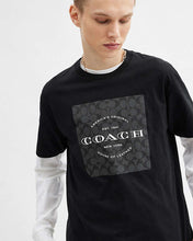 Cargar imagen en el visor de la galería, Camiseta Coach Cuadrado de firma

